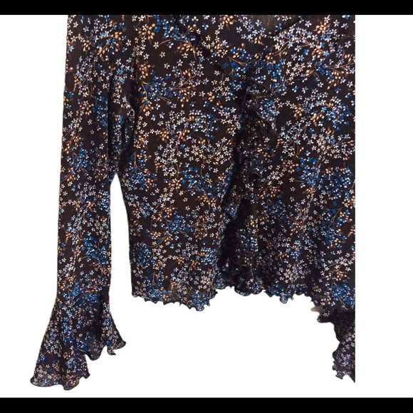 TATTOO Ditzy Floral Blouse With Bell Sleeves & Flutter Detail Brown Size Medium - Picture 5 of 8